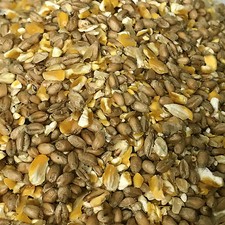 20Kg Deluxe Mixed Poultry Corn Extra with 50% Split Maize and 50% Whole Wheat