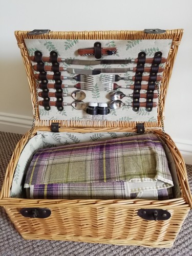 Picnic basket for with - picnic,
