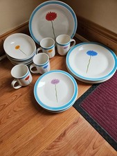 Trade Winds Plates Bowls and Mugs Set of 4 Tableware