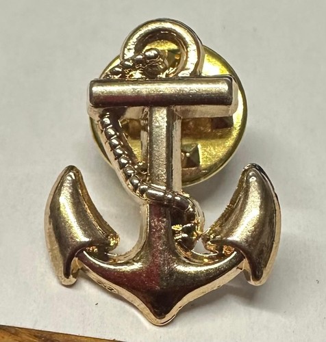 Gold coloured anchor pin