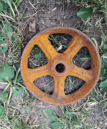 Vintage cast iron wheel - cast, 5.5"