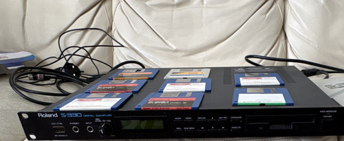 Roland 330 rackmount digital - roland,