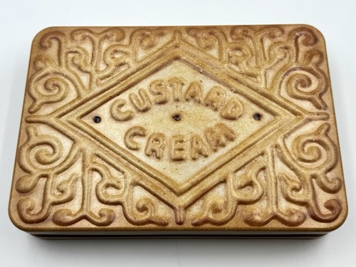 Custard cream biscuit - biscuit, empty