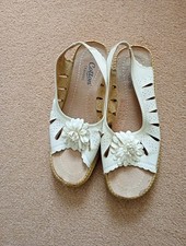 Ladies Sandals Size 5