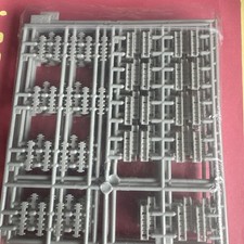 1:35 Sd.Kfz.182 king Tiger. track.  Dragon