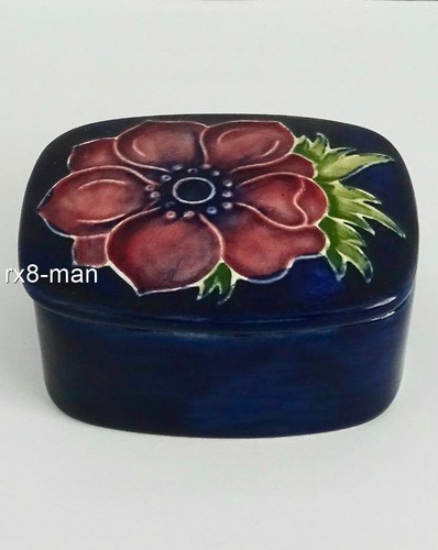 Superb vintage small moorcroft - superb,