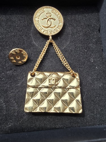 Stunning vintage pin gold - stunning,