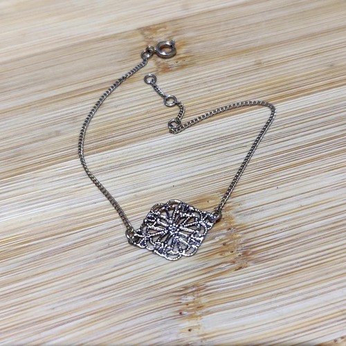 Art deco petite - "petite, filigree"