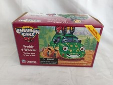 Chevron Cars Freddy 4-Wheeler With 2 Mountain Bikes 3 Piece Set 1996 Green NIB