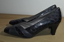 Clarks Mid-heel pumps Size 5.5