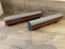 BACHMANN RAKE of 2 BR MAROON SUBURBAN 2nd CLASS & BRAKE COACH M46300 M43230. VGC