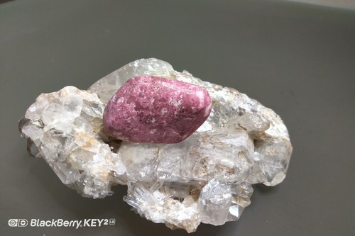 Thulite fidget tumbled stone - tumbled,