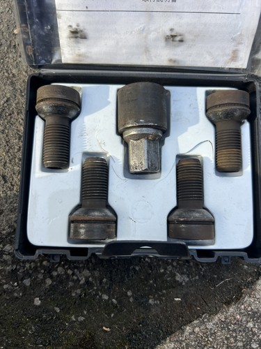 Mercedes benz locking wheel - benz,