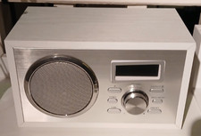 White Silvercrest 9v radio