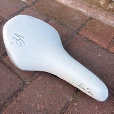LADIES ROAD BIKE SADDLE PENDLETON USED TWICE GOOD CONDITION.