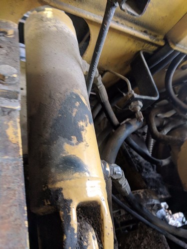 Hydraulic tilt ram removed - hydraulic,