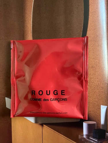 New rouge comme des gargons - new,