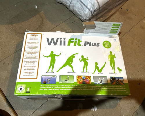 Nintendo wii fit plus - nintendo,