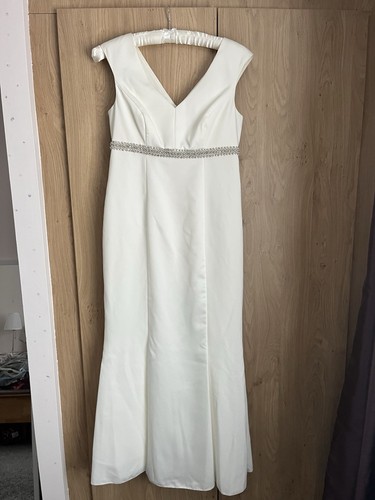 Sophisticated cream colour - cream,