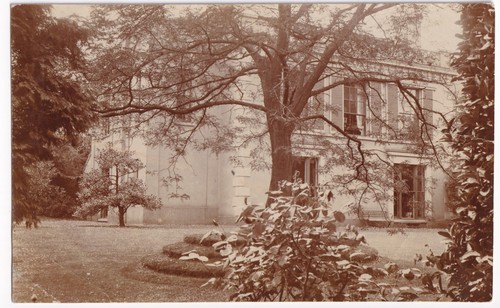 Unidentified large house - large,