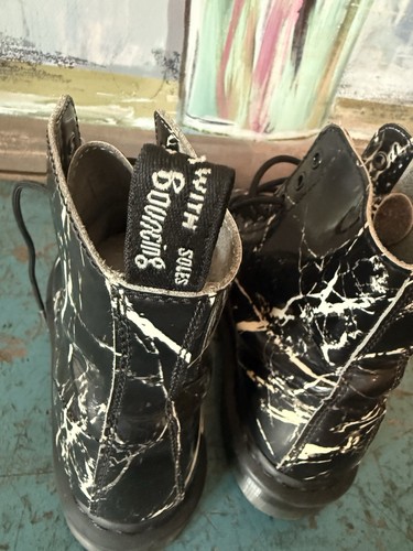 Black and white marbled - black,