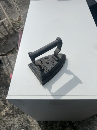 Vintage cast iron flat - iron, t