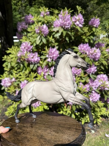 Breyer model horse - breyer,