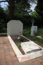 PHOTO  GRAVE OF T E LAWRENCE -