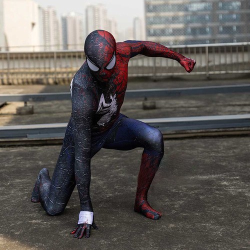 Black red venom spider man - red,