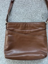 Clark’s Leather Tan Crossbody Messenger Bag Adjustable Strap Great Condition