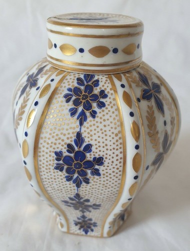 Early minton porcelain jar and - minton,