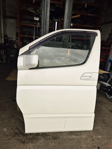 Nissan elgrand e51 - e51, highway