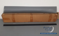 GENUINE RANGE ROVER SPORT FRONT RIGHT DOOR MOULDING BODY KIT LR019330