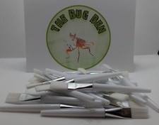 Jumping spider brush. Soft brush for moving spider