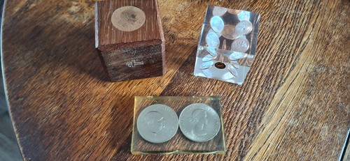 Vintage paperweights with - 3,
