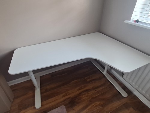 Ikea corner desk - (bekant),