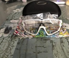 OAKLEY JAWBREAKER CUSTOM WHITE/GREEN FRAME PHOTOCHROMIC LENS SPORTS SUNGLASSES