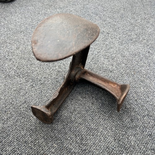 Vintage shoemaker tool - , cast