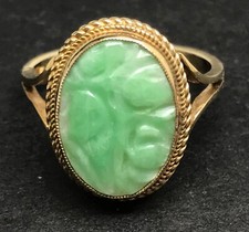 jade oval ring 9ct gold carved