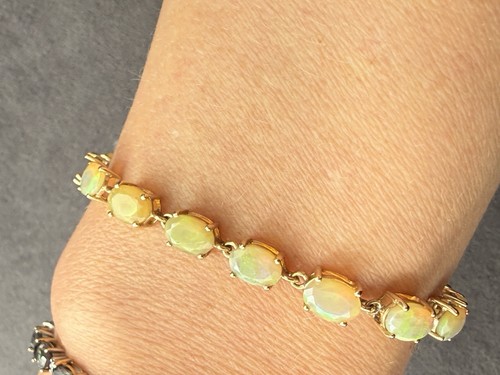 Gold opal bracelet - 9k,