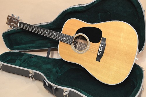Martin 2009 used - d-28, acoustic
