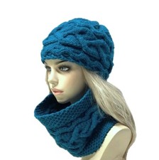 Womens brown scarf and hat