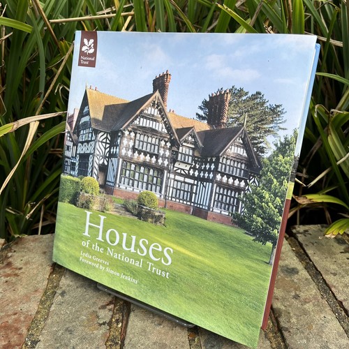 Houses the national trust - of,