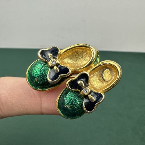 Gold tone green enamel - gold,