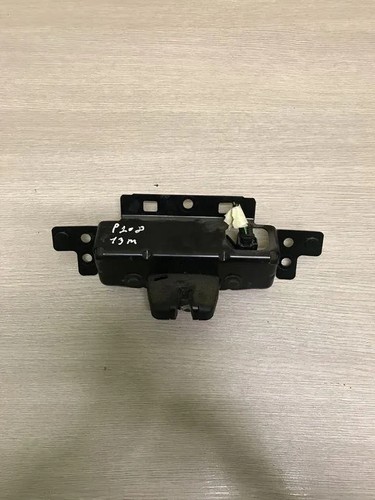 Peugeot 208 tailgate - peugeot, lock