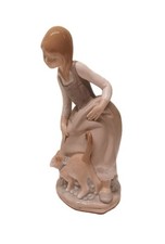 Lladro 1187 Girl With Cat
