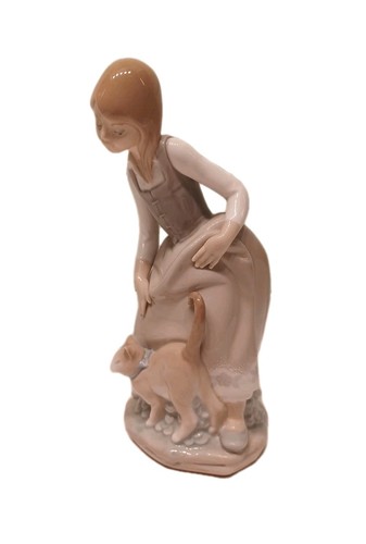 Lladro 1187 girl with cat - lladro,