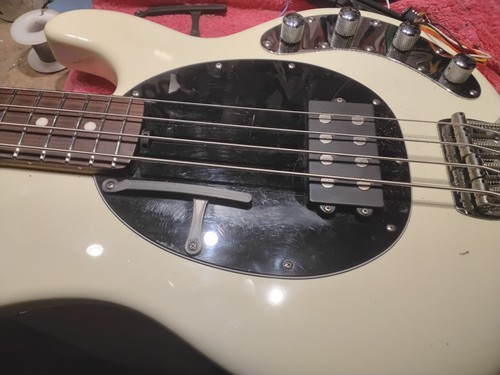 Musicman stingray thunb - , rest