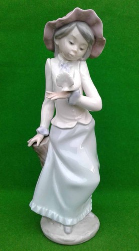 Lladro nao girl - nao, holding