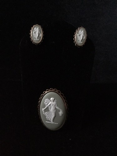 Wedgwood cameo gold - cameo,